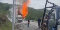 Авто на полном ходу врезалось в дерево в Ленинском районе Иркутска - IrkutskMedia.Ru
