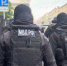 Полиция нашла мигрантов в центре Петербурга, несмотря на баррикады и заблокированную крышу - Online47.Ru