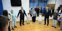 Фото к материалу: Александр Ищенко поздравил воспитанников Ростовского центра помощи детям №10 с Днем защиты детей - DonDay.Ru