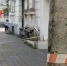 В Новороссийске опасный участок тротуара около разрушающегося дома огородили сигнальной лентой: капремонт запланирован на 2027 году - Ngnovoros.Ru