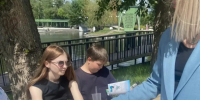 Профилактический рейд в парке «Изумрудный»: специалисты напомнили подросткам о правилах безопасности у воды - Администрация г. Барнаул