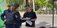 Нелегальная клубника. В Калининграде сотрудники регионального управления МВД провели рейд по местам торговли сезонными ягодами, овощами и фруктами - Калининградская ГТРК