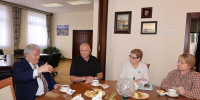 Депутаты областного парламента помогли семье, пострадавшей от атаки БПЛА - Волга Ньюс