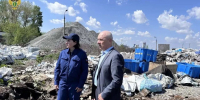 Жители северной части Новомосковска забили тревогу: из лесополосы в промзоне потянуло резким химическим запахом. Экологи из ТРОО «Экологическая защита» выехали на место и обнаружили картину, от которой становится не по себе. - ГТРК