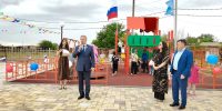 Олег Петелин принял участие в открытии детской площадки в Икрянинском районе - Дума
