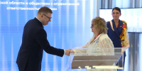 На фотографии губернатор Челябинской области Алексей Текслер и учредитель ООО «Сигма» Марина Махрова подписали соглашение, направленное на развитие АПК - Губернатор Челябинской области
