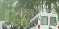 На трассе между Нижним Тагилом и Екатеринбургом произошла авария с участием автобуса и трактора (ВИДЕО) - Между Строк
