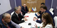 ГУБЕРНАТОР СТАВРОПОЛЬЯ И ГЕНДИРЕКТОР РОСАГРОЛИЗИНГА НА ПМЭФ ОБСУДИЛИ ОБЕСПЕЧЕНИЕ ТЕХНИКОЙ МАЛЫХ АГРОПРЕДПРИЯТИЙ И ЖКХ - Губернатор