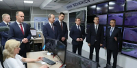 Вениамин Кондратьев проинспектировал работу Единой дежурной диспетчерской службы Геленджика. Сюда поступает информация с более 1,7 тысячи камер видеонаблюдения / Фото Геннадия Аносова. - Газета Авангард