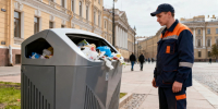 В Петербурге дворник оштрафован за удар женщины совком у мусорных баков - Peterburg2.Ru