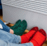 close-up-people-with-legs-near-heater_23-2149308954 - NeruLife.Ru