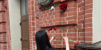 Студенты педиатрического факультета в день 150-летия Н.Н. Бурденко возложили цветы к памятной доске на доме великого хирурга - Медицинский Университет им. Н.Н. Бурденко