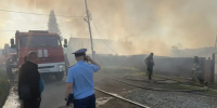 Пожар в Оби: огонь уничтожил четыре дома, прокуратура проводит проверку - Сибкрай.ru