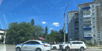В Сызрани у кольцевой развязки в аварию попал белый «Мерседес» - КТВ-ЛУЧ