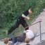 В Новосибирске подросток жестоко избил лежащего мужчину на улицу Рассветной - Precedent.TV