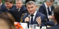 RU CHUV  ВЕРСИЯ ДЛЯ СЛАБОВИДЯЩИХ Поиск по сайту  Официальный портал органов власти Чувашской Республики Портал органов власти Чувашской Республики Официальный интернет-портал  Max ВКонтакте Одноклассники Телеграм Главная Пресс-центр Актуально Олег Николаев на ПМЭФ поделился опытом Чувашии по достижению технологического суверенитета НОВОСТИ АКТУАЛЬНО ФОТОРЕПОРТАЖИ ВИДЕОРЕПОРТАЖИ ДЛЯ СМИ ПУБЛИКАЦИИ Олег Николаев на ПМЭФ поделился опытом Чувашии по достижению технологического суверенитета - Газета Алатырские вести
