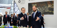 Виталий Королев подвел итоги первого дня работы тверской делегации на ПМЭФ-2026 - Газета Старицкий Вестник