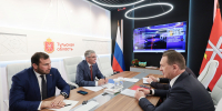 ПМЭФ-2026: Дмитрий Миляев обсудил с руководством ГК «Акрон Холдинг» вопросы развития футбола в России - Правительство области