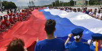 На Адмиралтейской площади в Воронеже развернут 100-метровый триколор - РИА Воронеж