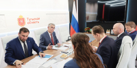 ПМЭФ-2026: Дмитрий Миляев встретился с руководителем Федеральной службы государственной регистрации, кадастра и картографии Олегом Скуфинским - Правительство области