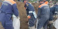 Спасатели продолжают укреплять дамбы после подъема воды в двух районах Кубани - Газета Краснодарские известия
