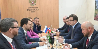 Губернатор Виталий Хоценко встретился с главой Группы ПОЛИПЛАСТИК - Газета Правда севера