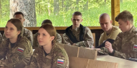 Сергей Ситников поздравил воспитанников галичского клуба «Стяг» с первым прыжком с парашютом - Администрация области