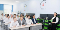 Выпускники омского колледжа по ускоренной программе получили профессию и работу на ОНПЗ - Вечерний Омск