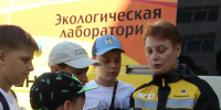 Сотрудники Ачинского НПЗ познакомили школьников с работой мобильной экологической лаборатории и помогли составить экологическую карту - ИА Запад24