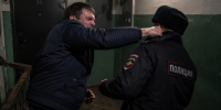 Жителю Тарко-Сале грозит до пяти лет лишения свободы за избиение полицейского - ГТРК Ямал