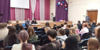 В Чите сотрудники вневедомственной охраны провели профориентационное занятие для студентов - Росгвардия