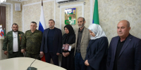 Глава Хасавюрта передал орден Мужества семье погибшего участника СВО Имамшаита Мантаева - РИА Дагестан