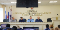В конференц-зале Управления Федеральной службы исполнения наказаний по Республике Мордовия под руководством первого заместителя начальника регионального УФСИН Николая Мучкина прошла рабочая встреча с заместителем прокурора республики Евгением Шевченко, старшим помощником прокурора республики по надзору за соблюдением законов при исполнении уголовных наказаний Романом Козловым, Дубравным прокурором по осуществлению надзора в исправительных учреждениях Сергеем Петруниным. - УФСИН