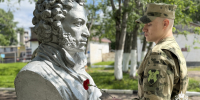 В Сыктывкаре военнослужащие Росгвардии почтили память А. С. Пушкина ко дню рождения поэта - Росгвардия