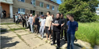 Прятались на фермах: под Новомосковском силовики накрыли нелегалов - Молодой коммунар
