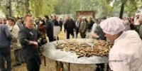 Гриль-рекорд: на сабантуе в Башкирии пожарили гигантскую колбасу - Башинформ