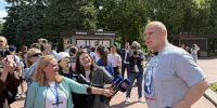 Легенды спорта зарядили энергией сотни самарцев на волжской набережной - Волга Ньюс