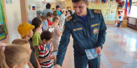 Практические навыки безопасности: школьники из Ялты попробовали себя в роли спасателей - МЧС России
