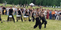 Белорусские барабанщики выступили с шоу в музее-заповеднике «Михайловское» - Pln-Pskov.Ru