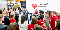 Дмитрий Миляев на ПМЭФ-2026 пообщался с молодёжью Тульской и Ленинградской областей - ГТРК