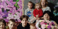 «Сын всегда мечтал о футбольной команде. Получается, исполнили его мечту»: мать одиннадцати детей – о секрете семейного счастья - ИА Высота 102.0