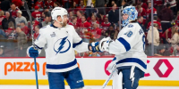 Андрей Василевский (справа) и защитник «Тампы» Эрик Чернак. Фото: Tampa Bay Lightning/x.com - Ямал-Медиа