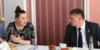 Врио губернатора Александр Шуваев рассказал о визите в пункт временного размещения граждан - Сетевое издание Красный Октябрь
