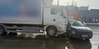Осудили водителя, который на грузовике проехал на красный и врезался в Omoda в Воронеже - ВестиПК в Воронеже