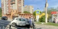 В Новосибирске кроссовер Nissan Juke протаранил бетонный столб на улице Народной - Baikal24.Ru