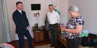 Александр Шуваев навестил белгородцев из приграничья в пункте временного размещения - Сетевое издание Красное знамя