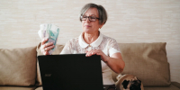220 тысяч рублей выманил интернет-ухажер у 78-летней жительницы Шахуньи - Комсомольская Правда