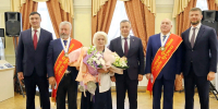 Почётные граждане Иркутска: Мезенцев и Корнев получили знаки отличия в юбилей города - ИА ИркСиб