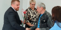 Кольчугинской семье вручили ключи от двух квартир - Progorod33.Ru