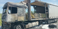 В Ярославском округе на трассе полыхал грузовик со стройматериалами_317244 - YarCube.Ru